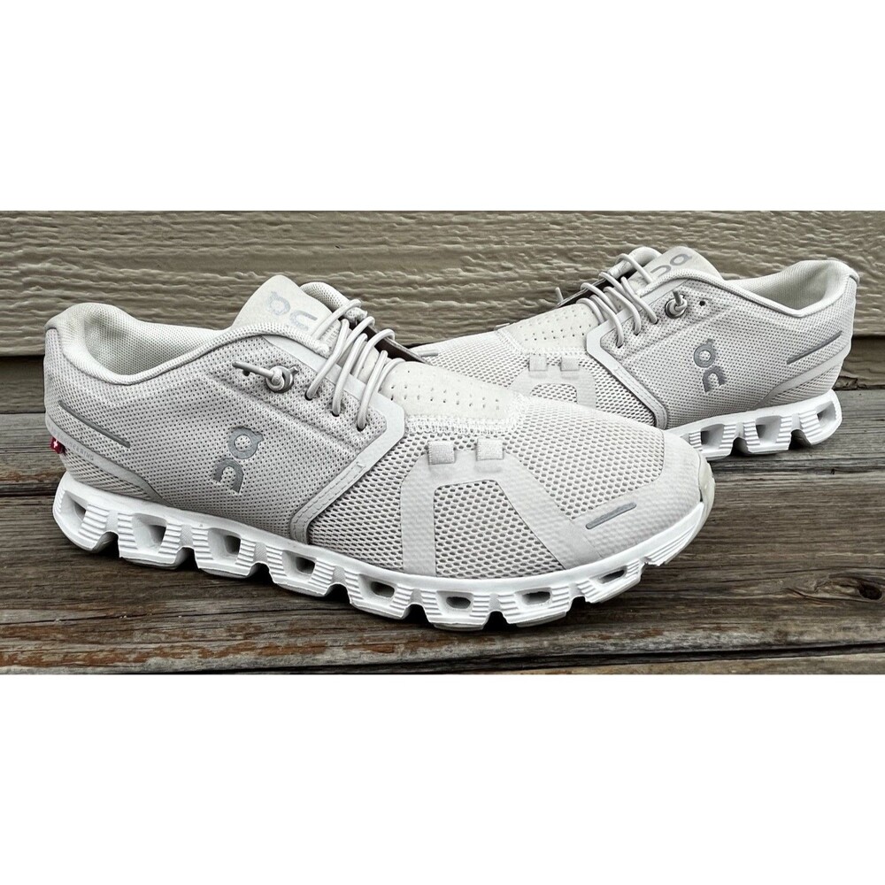On Cloud 5 Women’s size 9 Running Shoes Pearl White 59.98773